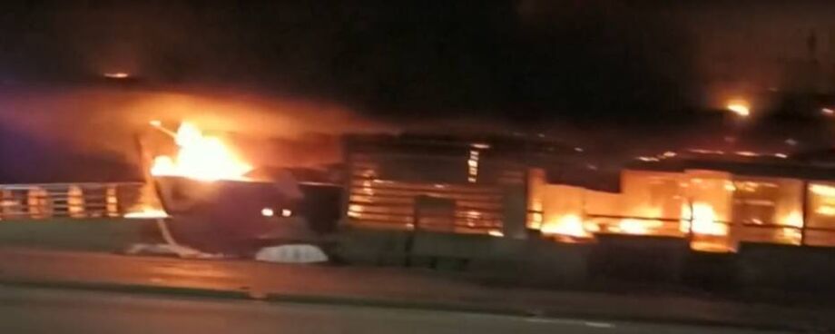 Incêndio teve início na noite de quarta-feira, 6. A prefeitura do Rio anunciou ter montado esquema especial para reduzir transtornos durante a manhã de quinta, 7.