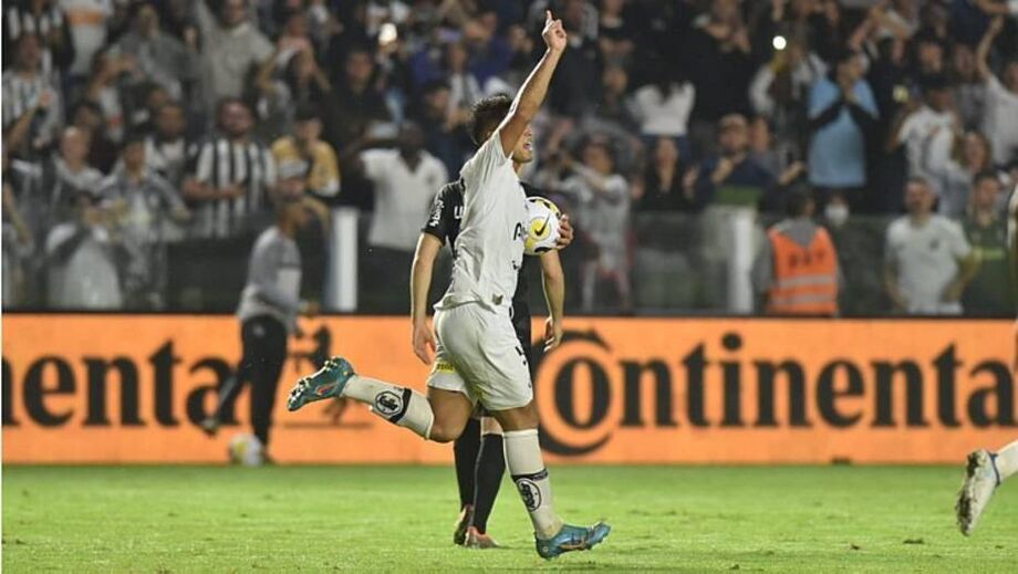 Marcos Leonardo marca gol solitário na Vila Belmiro pela Copa do Brasil