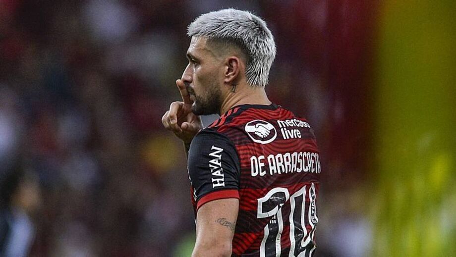 Arrascaeta reassume papel de protagonista no Flamengo e lidera equipe em vitória sobre o Atlético