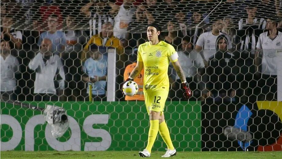 Cássio foi alvo de ataques da torcida santista durante a partida