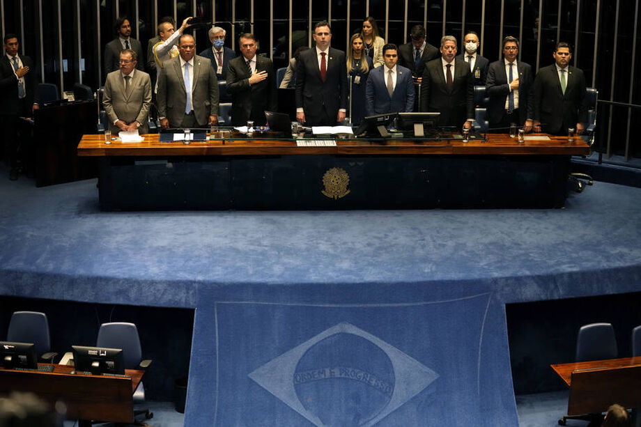 Cerimônia de promulgação da 'PEC Kamikase' no Congresso; planalto corre para tirar do papel benefícios para caminhoneiros e taxistas