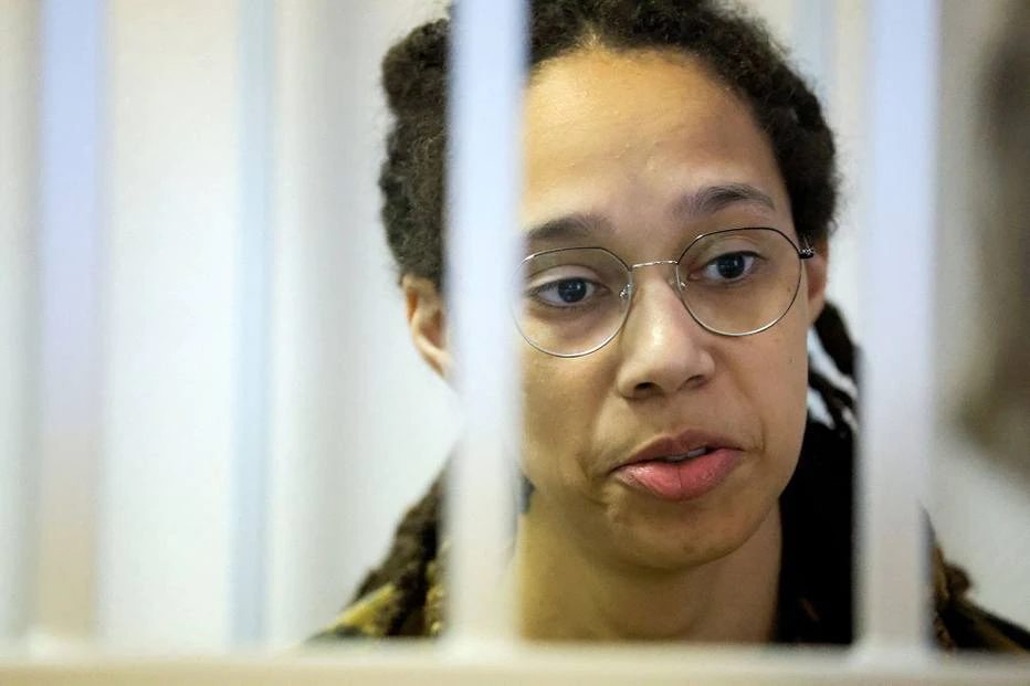 Brittney Griner está detida na Rússia desde fevereiro deste ano e foi flagrada em posse de um cigarro eletrônico carregado com óleo de haxixe, um derivado da maconha.