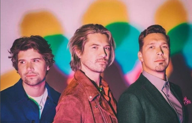 Os shows da turnê Red Green Blue acontecerão entre os dias 11 e 21 de outubro, em diferentes cidades