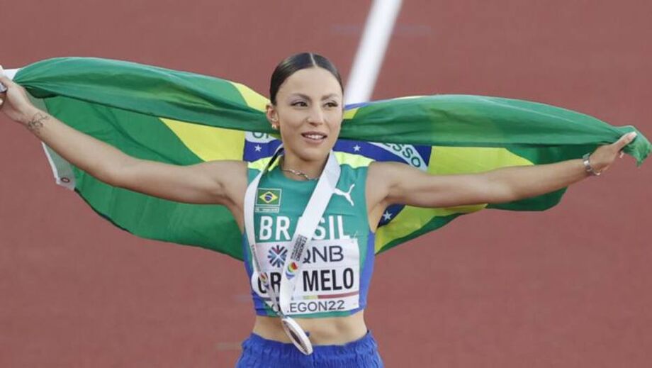 Leticia Oro Melo faturou o bronze no salto em distância