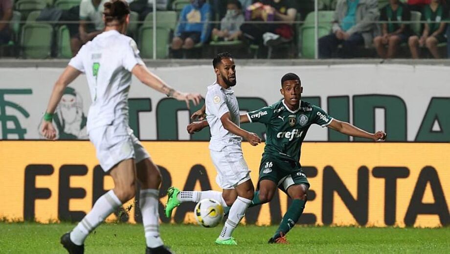 Vanderlan em ação pelo Palmeiras contra o América-MG