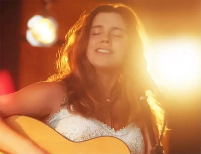 Alice Wegmann em personagem inspirado em Marília Mendonça