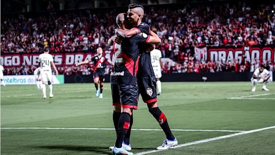 Atlético-GO supera Corinthians em Goiânia e conquista boa vantagem na Copa do Brasil