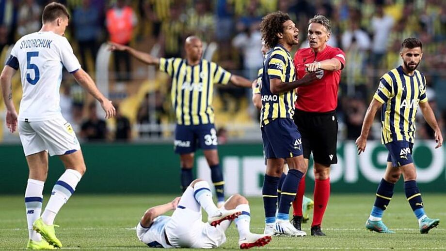 Fenerbahçe foi eliminado da Liga dos Campeões após falha de Willian Arão, ex-Flamengo.