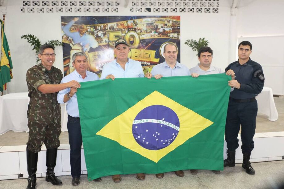 Cmt do 10º RC Mec, Coronel Kenjy Alexandre Nakamura; prefeito de Bela Vista Reinaldo Miranda Benites; presidente do Sistema Famasul, Marcelo Bertoni; presidente da Câmara Municipal, vereador Johnys Basso.