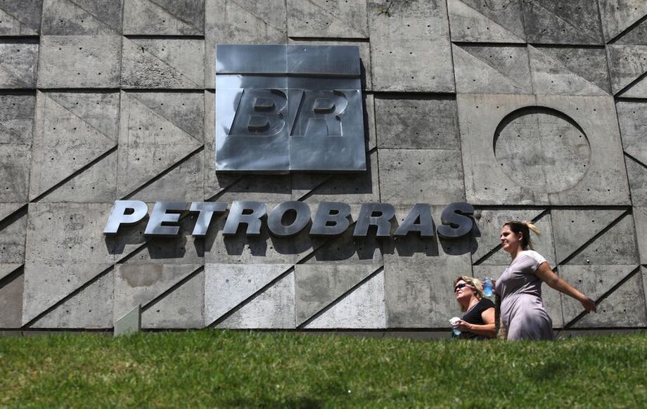 Petrobras passou a adotar modelo de alinhamento de preços ao mercado internacional a partir do governo de Michel Temer