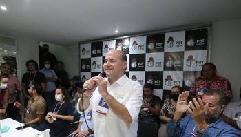Com a presença de Ciro, PDT oficializa candidatura de Roberto Cláudio no Ceará