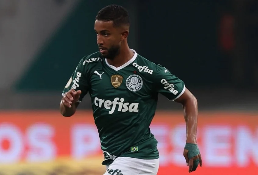Líder do Brasileirão, com 36 pontos, o Palmeiras encara o time gaúcho a partir das 16 horas de domingo