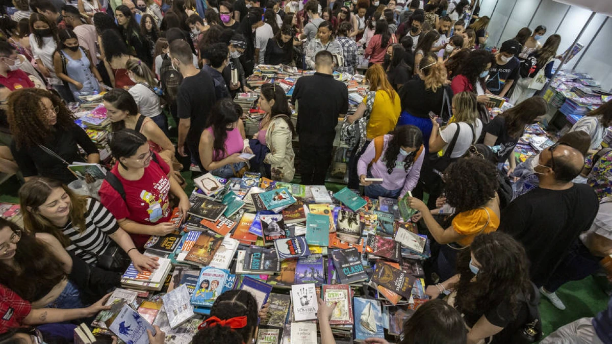 Todas as pessoas que já compraram antecipadamente e as que têm direito à gratuidade podem visitar a feira normalmente neste fim de semana