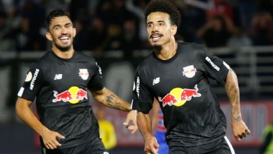 O time paulista demorou um pouco para responder, mas chegou com perigo em dois lances seguidos