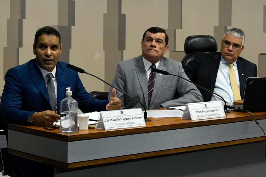 Em audiência no Senado, o ministro da Defesa, general Paulo Sergio Nogueira (ao centro), voltou a falar da necessidade aumento na segurança no processo de votação