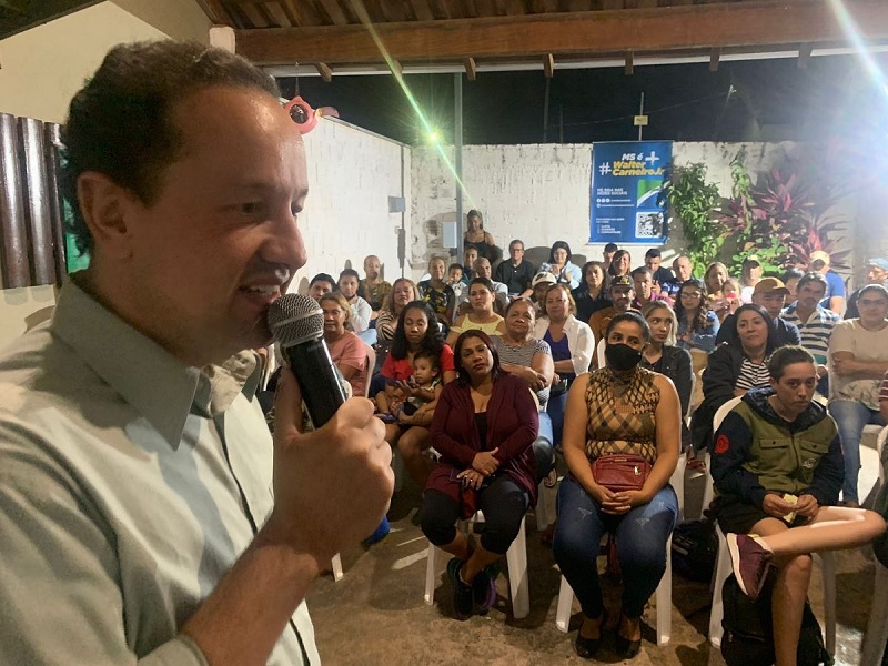 Walter Carneiro Jr. falando com o povo