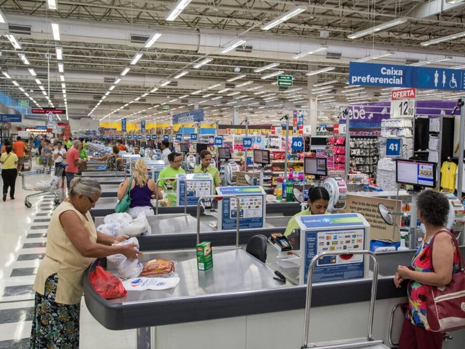 Já o Ebitda Ajustado ficou em R$ 1,7 bilhão, alta de 24,5%. As vendas líquidas foram de R$ 24 bilhões, com alta de 35,9%