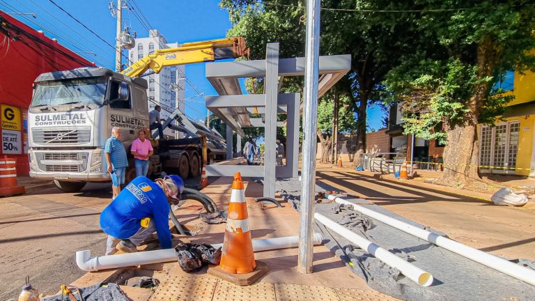 Estrutura está sendo montada na Rua Rui Barbosa, próxima da Rua Dom Aquino.