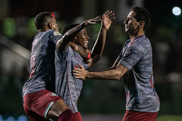 O time subiu para os 31 pontos, diante de 33 do líder Palmeiras, e dá mostras que está na luta pela taça