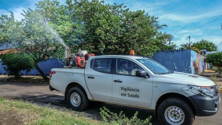 Fumacê percorre ruas de Campo Grande para intensificar combate à dengue