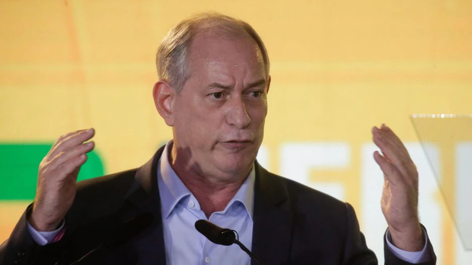 'Lula planejou entregar o Brasil para o Bolsonaro para dar no que deu porque ele volta agora sem precisar explicar a roubalheira, sem explicar a crise econômica', disse Ciro em entrevista ao Avesso Podcast