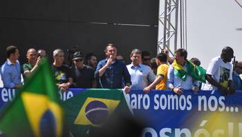 Bolsonaro também anunciou que pretende promover o maior 7 de setembro possível em 2022 com desfile militar em Brasília