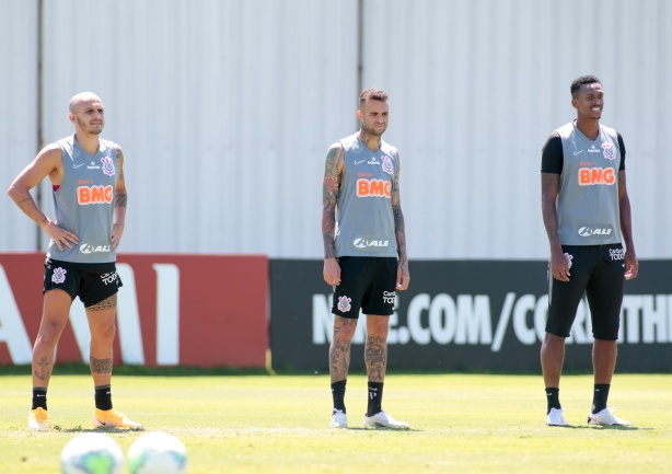 Estão vetados pelo Departamento médico: o zagueiro Gil, o lateral Rafael Ramos, os volantes Maycon e Paulinho, os meias Renato Augusto e Du Queiroz, além do atacante Gustavo Silva. Fagner e Willian também devem ser preservados