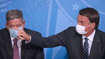 O presidente da Câmara, Arthur Lira, em foto de evento com o presidente Jair Bolsonaro
