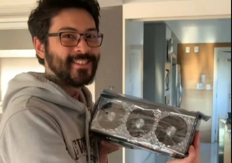 'Novela ainda não terminou' , diz o músico, que comprou uma placa de vídeo no valor de R$ 14,5 mil, no início do mês, no site da Amazon