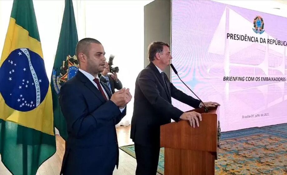 Bolsonaro usou o Palácio da Alvorada para reunir embaixadores de vários países e repetir suspeitas já desmentidas por órgãos oficiais sobre as eleições de 2018 e a segurança das urnas eletrônicas.
