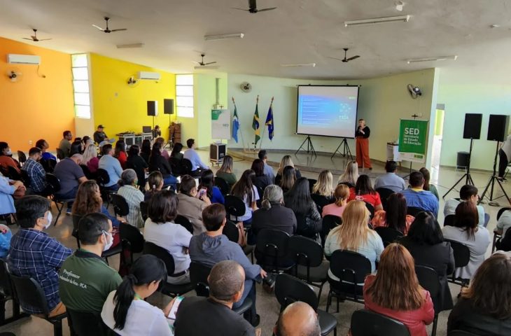 Na abertura da Teia da Educação, foi apresentado Andor confeccionado pelos estudantes da Escola Estadual Dr. Gabriel Vandoni, da extensão prisional modalidade EJA