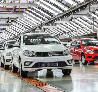 Conforme informações do sindicato local, a fábrica de Taubaté, onde são produzidos os modelos Gol e Voyage, terá férias coletivas entre 8 e 26 de agosto em um turno de produção, o que representa cerca de 800 trabalhadoresvolks