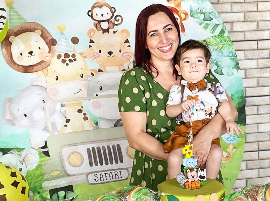Eliete Oliveira da Silva e seu filho Théo