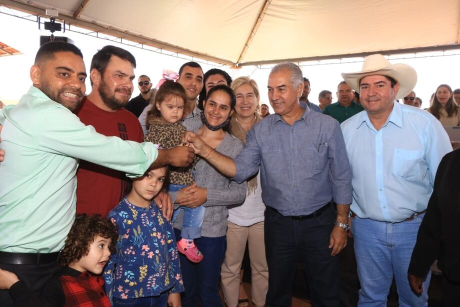 Reinaldo Azambuja e o prefeito de Antonio João Marcelo Pé
