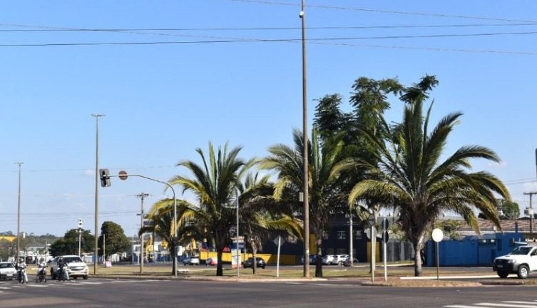 Em caráter educativo, Agetran faz ação com motoristas sobre passagem de pedestre na calçada
