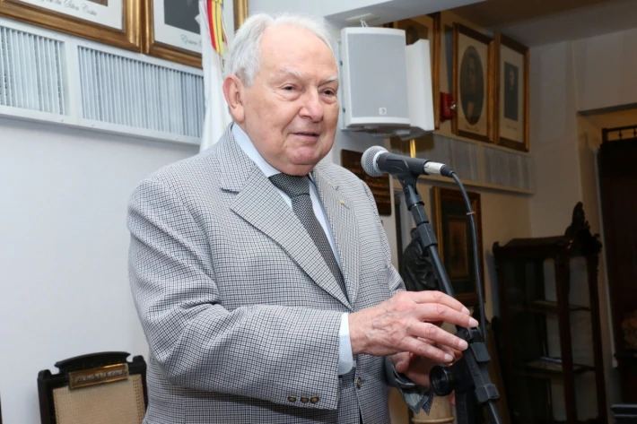 O presidente o ex-senador e ex-presidente da OAB Bernardo Cabral.