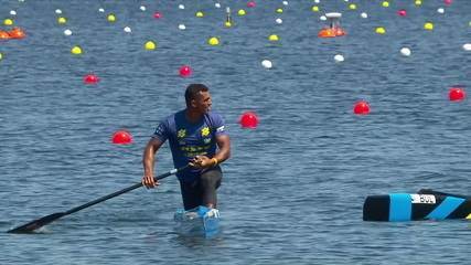 Isaquias Queiroz conquista o ouro no C1 500 do mundial de canoagem