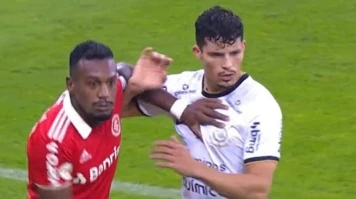 Edenílson acusa Rafael Ramos de tê-lo chamado de 'macaco' durante jogo no Beira-Rio
