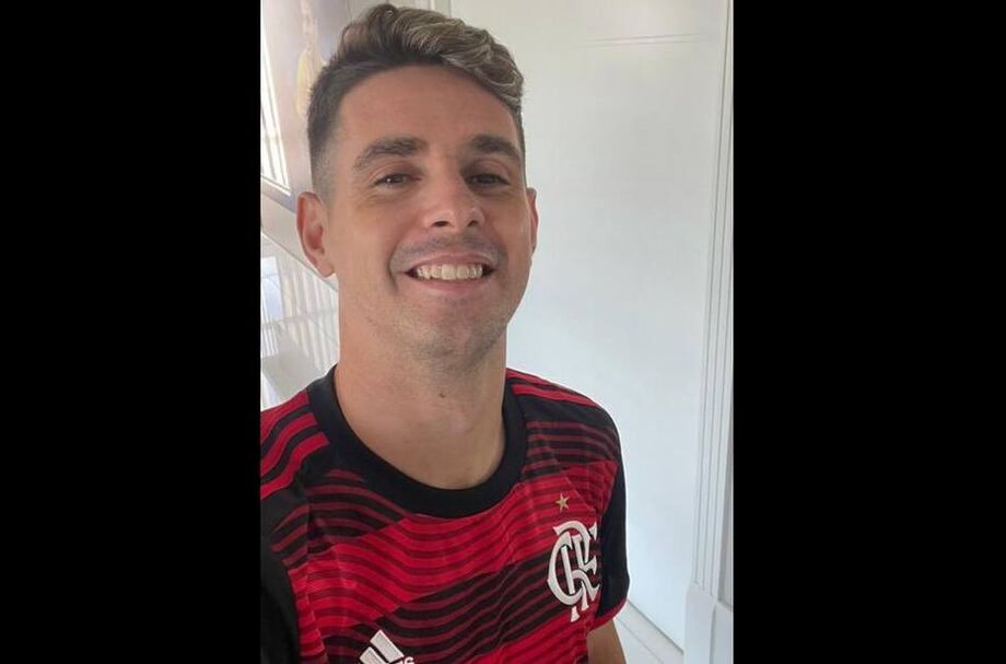 Foto de Oscar com a camisa do Flamengo viraliza nas redes sociais. Meia de 30 anos pode reforçar o time rubro-negro nesta janela de transferências