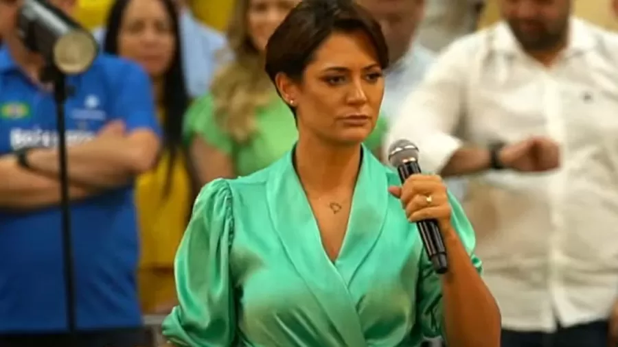 A primeira-dama Michelle Bolsonaro discursou ao lado de Bolsonaro na Marcha para Jesus