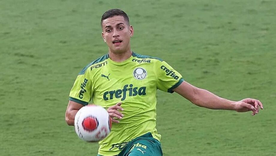 Palmeiras rescindiu o contrato com o zagueiro Renan, que estava emprestado ao Red Bull Bragantino