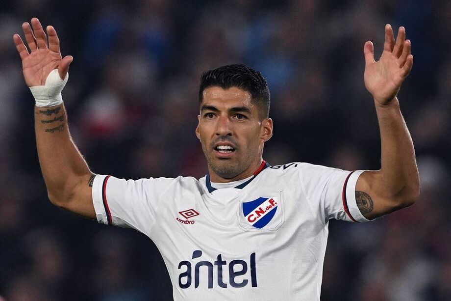 Luis Suárez acertou contrato com o Nacional para atuar no futebol uruguaio até o fim do ano e se preparar para a Copa do Mundo do Catar