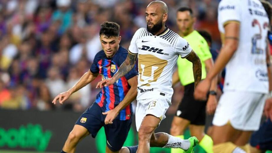 Lewandowski lidera Barcelona em goleada por 6 a 0 sobre o Pumas de Daniel Alves