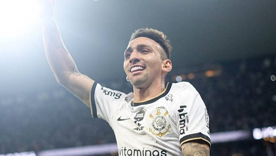 Gustavo Mosquito comemora gol marcado sobre o Red Bull Bragantino em Itaquera