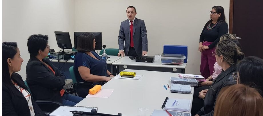 O juiz Maurício Cleber Miglioranzi Santos, coordenador do Cejusc/Corumbá, recepcionou os participantes ressaltando a importância do trabalho da conciliação e mediação judicial.