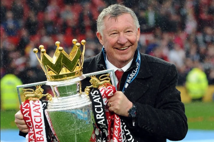 O ex-técnico Alex Ferguson, de 80 anos, foi ao Manchester Crown Court nesta sexta-feira prestar depoimento sobre o ex-meia de 48 anos e não poupou elogios ao comportamento do irlandês