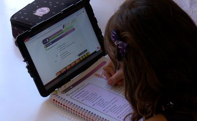 93% das crianças e adolescentes do país entre 9 e 17 anos são usuárias de internet, o que corresponde a cerca de 22,3 milhões de pessoas conectadas nessa faixa etária