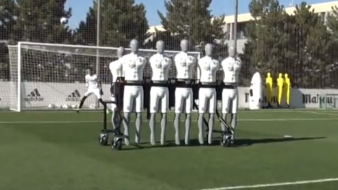Real Madrid usa sistema automatiado para mudar altura da barreira em treinamento de cobrança de falta