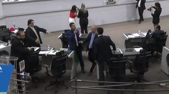 Momento da briga entre os vereadores