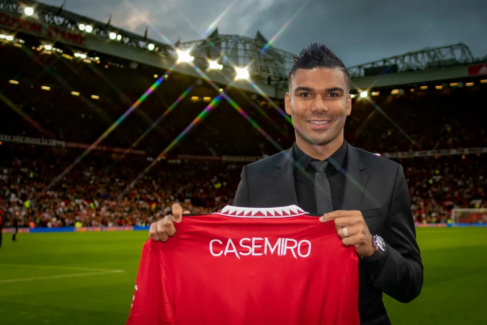 Casemiro é apresentado pelo Manchester United